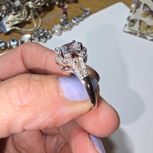 DIAMOND & RUBY RING - Picture 8 of 13